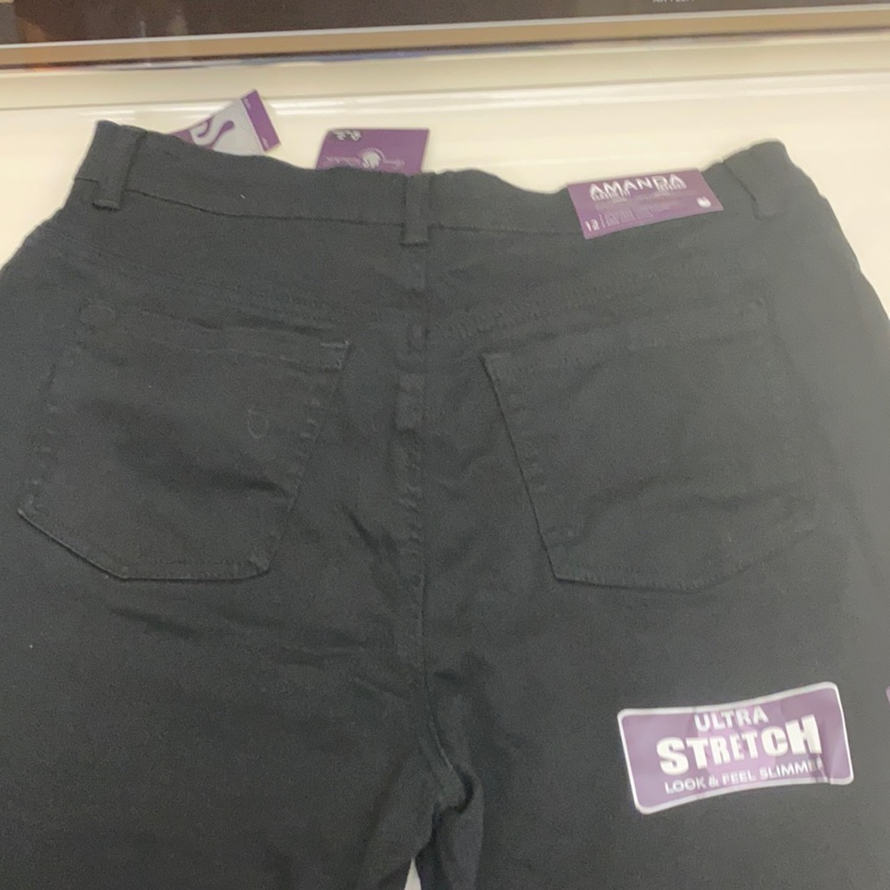 Gloria Vanderbilt AMANDA Classic Fit Tapered Black Jeans sz: 12 NWT - Picture 6 of 7